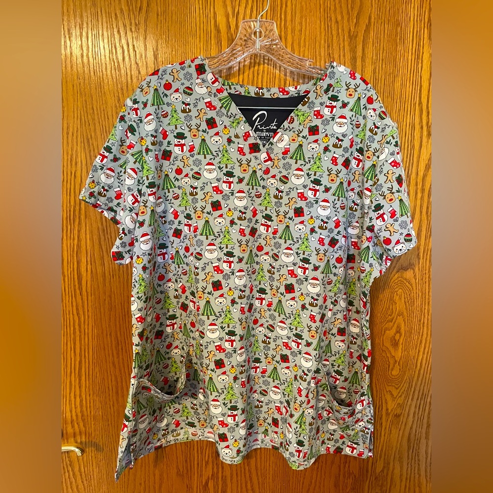 Maevn Christmas Print Scrub Top